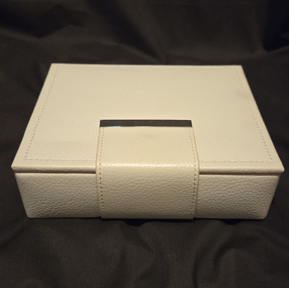 White Leather-like Travel Jewelry Box